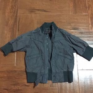 Quarter sleeve fitted jacket